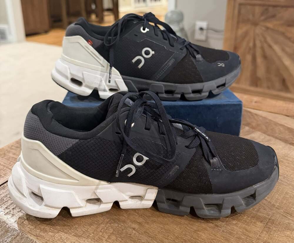 On Cloudflyer 4 Wide Women’s 7.5 Black White Running Shoes Sneakers 81.98663
